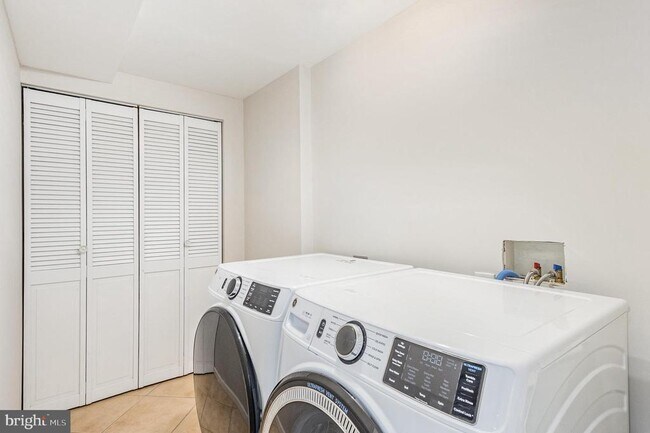 Building Photo - 8411 Derby Ct