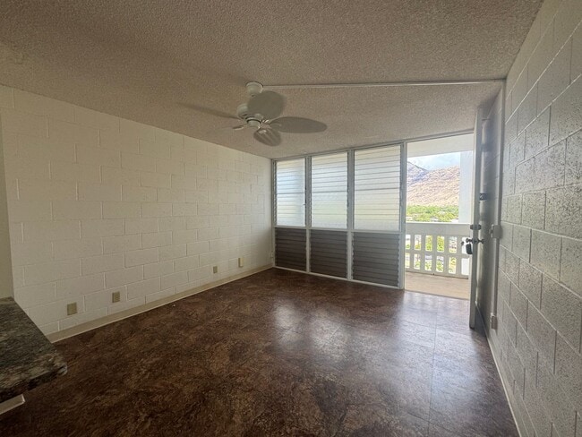 Building Photo - Oceanfront 1 Bedroom, 1 Bath - Makaha Beach Cabanas (Unfurnished)