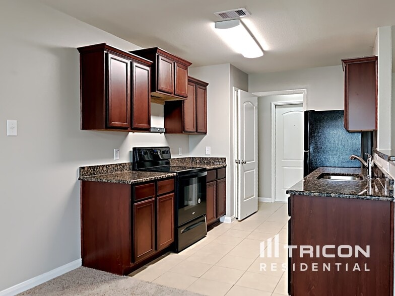 Building Photo - 22715 Bauer Sky Dr