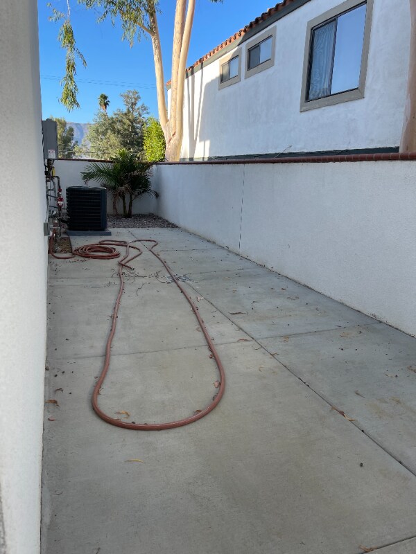 Building Photo - 900 W Graham Ave