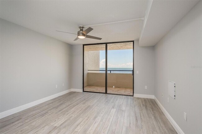 Building Photo - 6035 Sea Ranch Dr