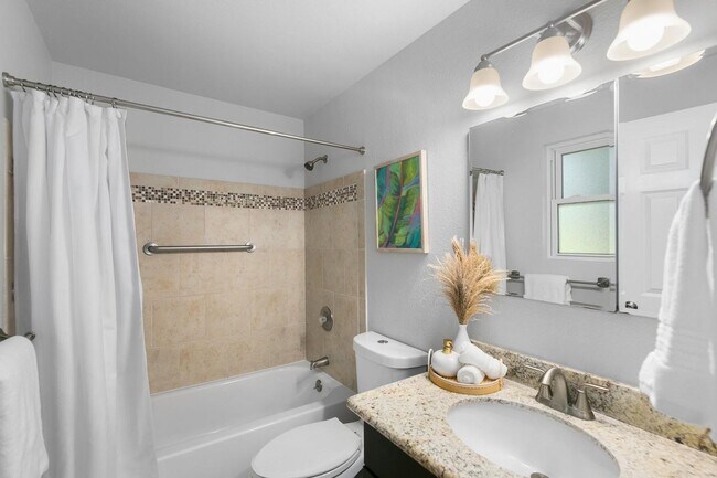 Building Photo - 3 Bedroom Sammamish Rambler in Quiet Cul d...