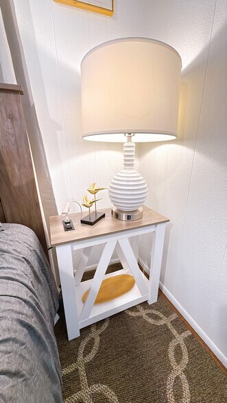 Charging Lamps - 10603 Thomaswood Ln
