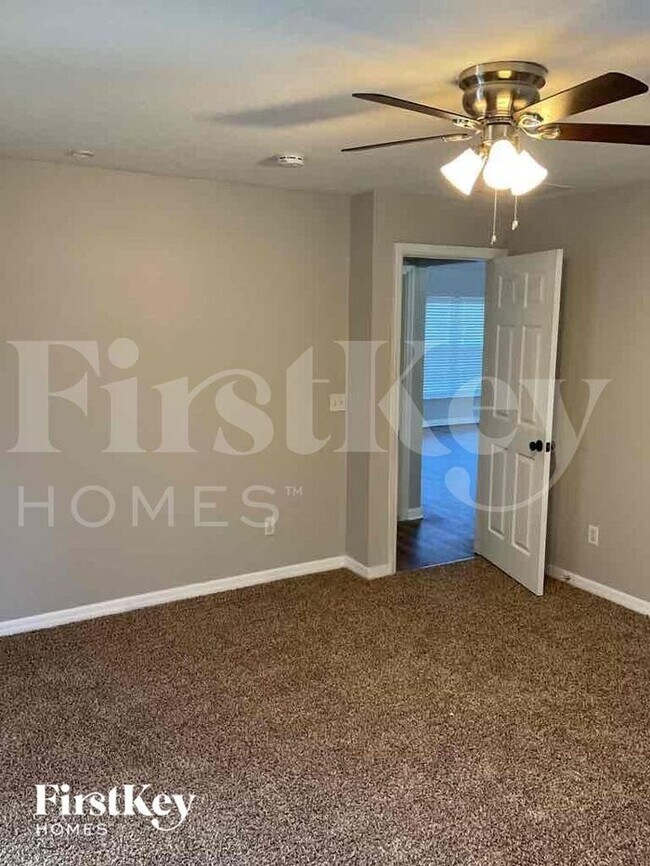 Building Photo - 739 N Midland Dr