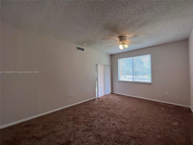 Building Photo - 6952 SW 39th St