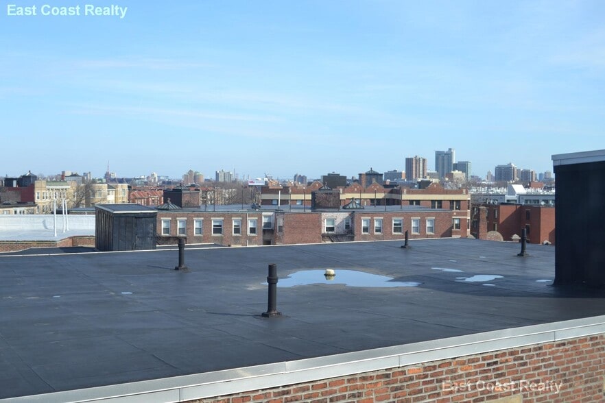 Building Photo - 220 Kelton St