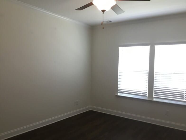 Building Photo - 324 Crabapple Cir