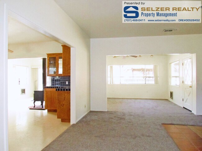 Building Photo - Spacious 4 bd. gated country estate w/ pool!