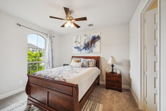 Building Photo - 9823 Magnolia Ests Ln