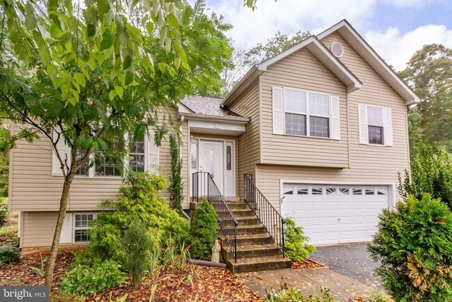 Building Photo - 53 Bloomington Ln