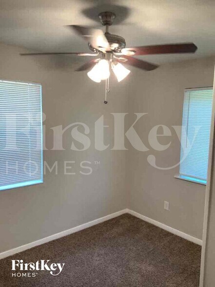 Building Photo - 1410 NE 43rd Ct