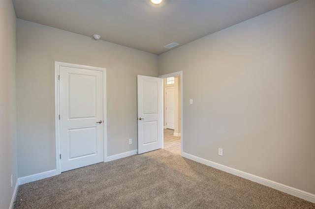 Building Photo - 2213 Dyre Dr
