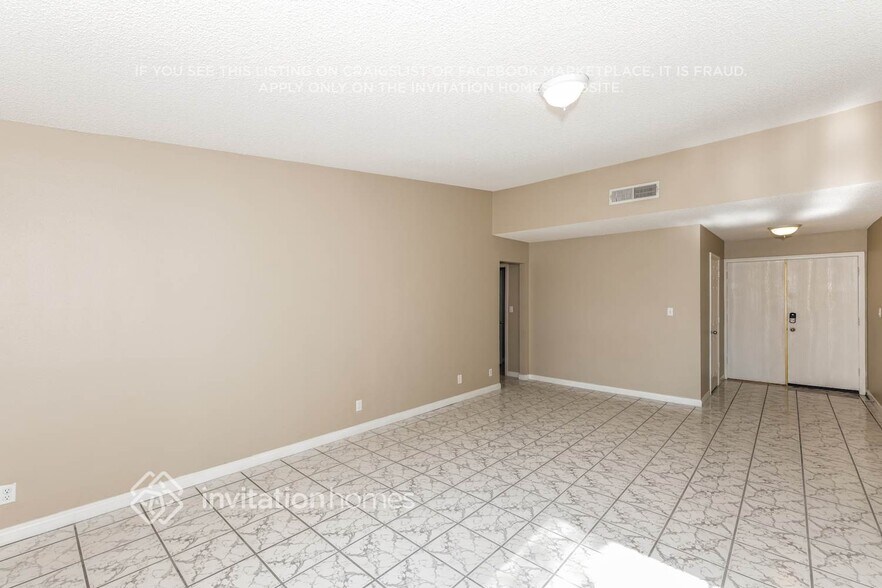 Building Photo - 346 Fuente Dr