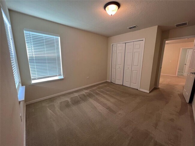 Building Photo - 1310 Oakcrest Ct