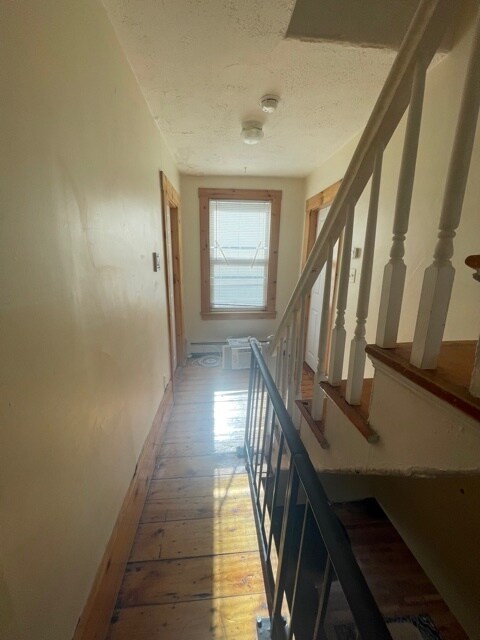Building Photo - 106 Old Harbor St
