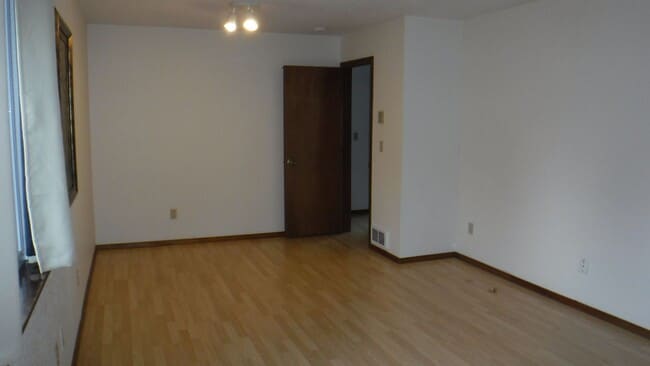 Building Photo - 570 Velopa Ct