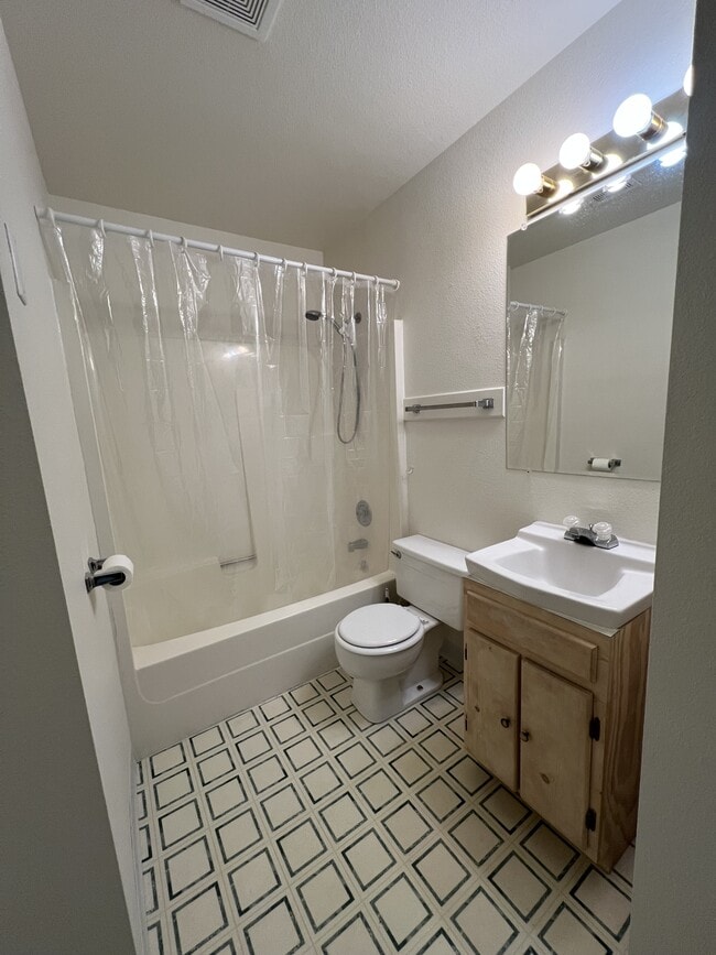 Building Photo - 454 Paxon St