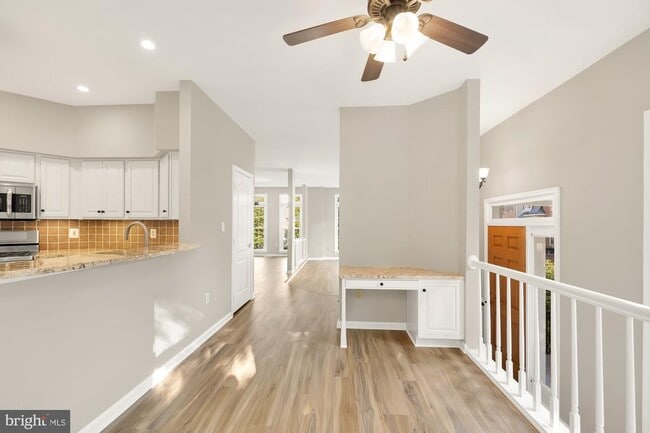 Building Photo - 5527 Sully Lake Dr