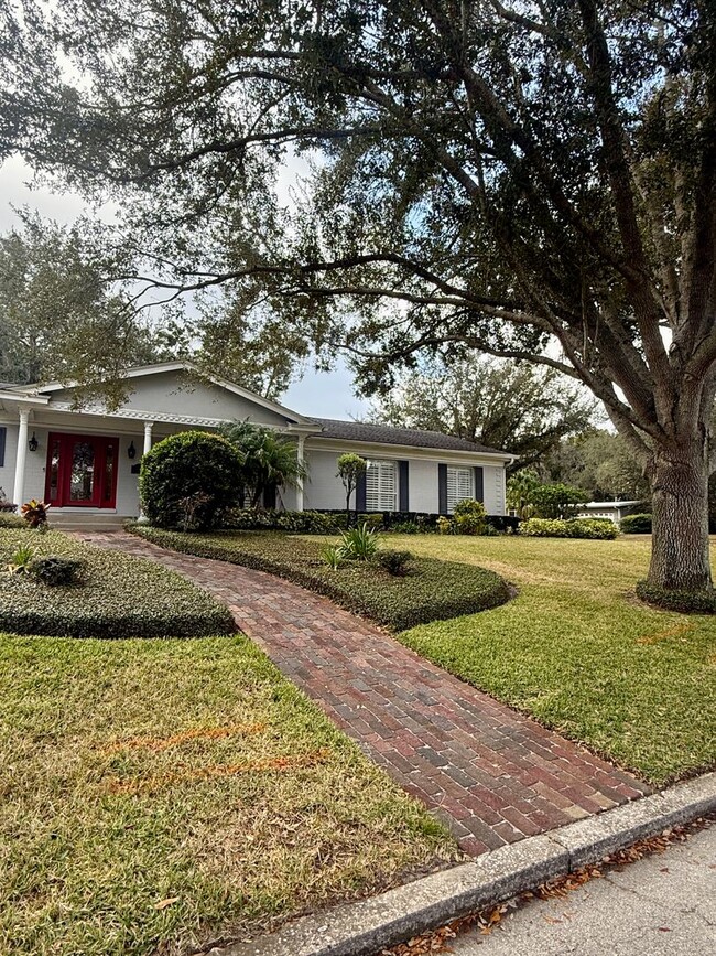 Building Photo - Beautifully Renovated 3-Bedroom Home in Wi...