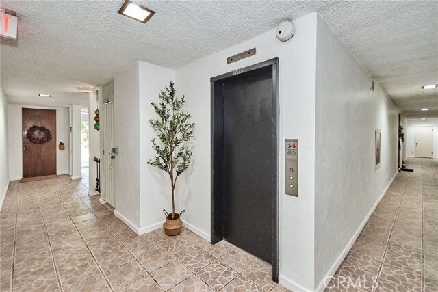 Building Photo - 6124 Buckingham Pkwy