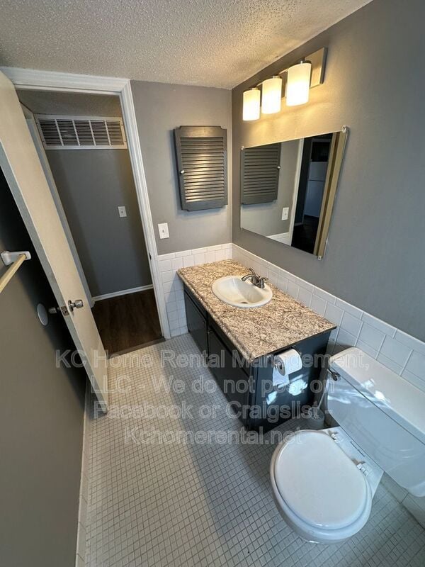 Building Photo - 8725 Countryshire Ln