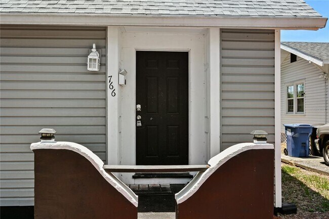 Building Photo - 766 13th Ave S