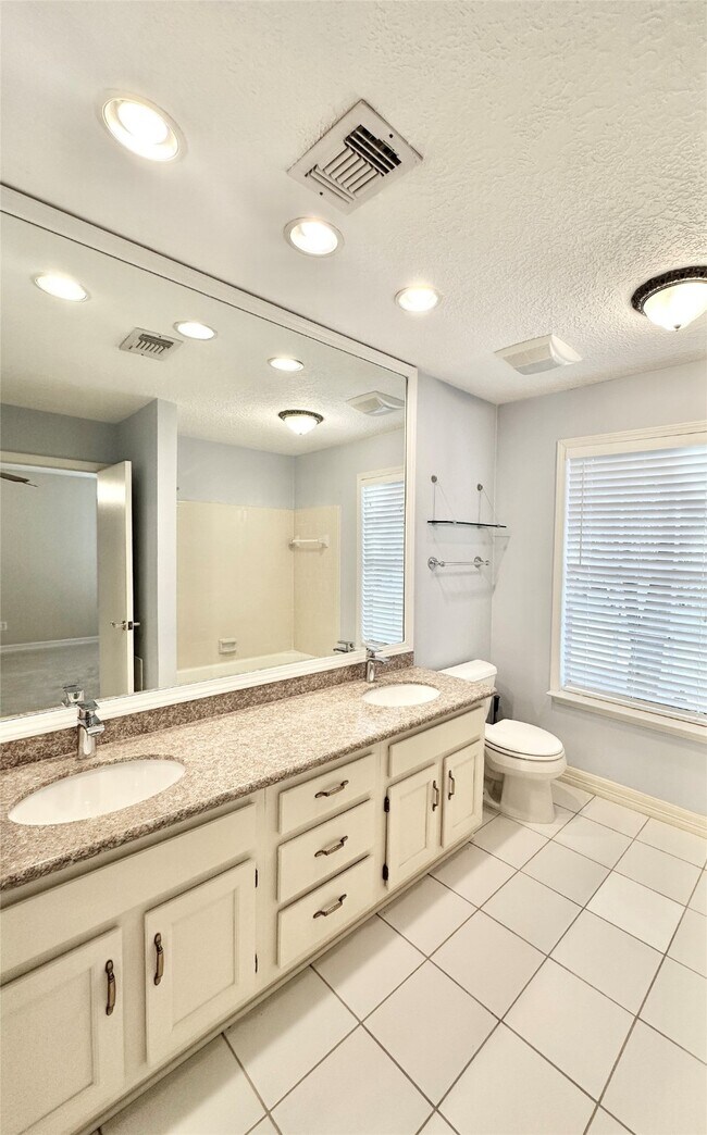 Building Photo - 65 Hickory Oak Dr