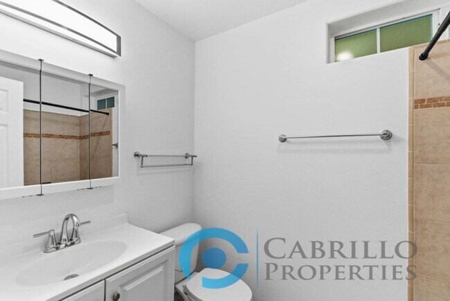 Building Photo - *** FIRST MONTH FREE *** Beautifully Renovated 2BD/2BA Condo with In-Unit Washer and Dryer