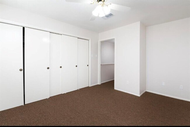 Building Photo - 7950 Grove Ridge Dr