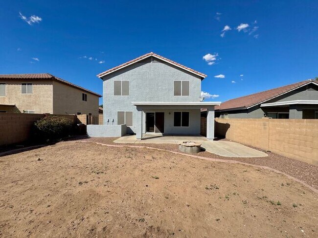 Building Photo - GREAT 4BEDROOM/3BATH HOME WITH ALL THAT YO...