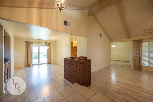 Building Photo - Fresno Westside Home, 3BR/3BA, Country Liv...