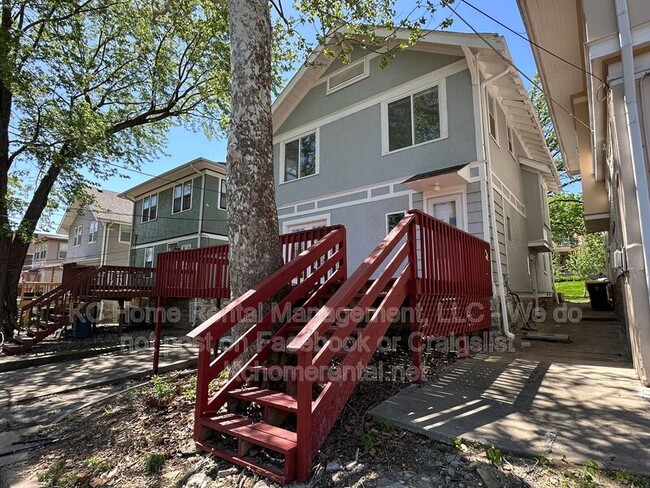 Building Photo - 5105 Walnut St