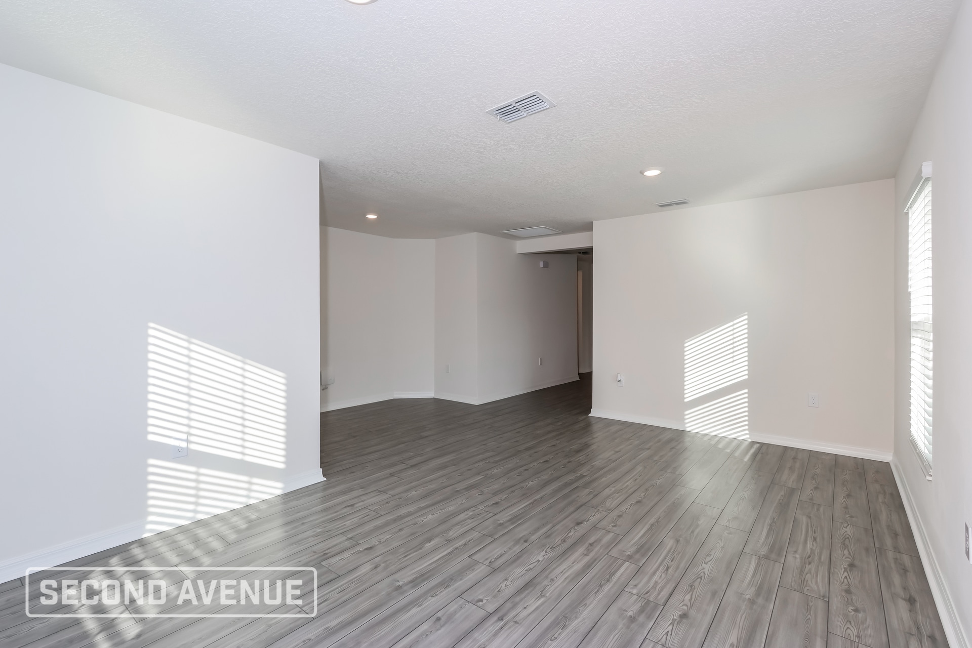 Building Photo - 3399 Lakeland Ave