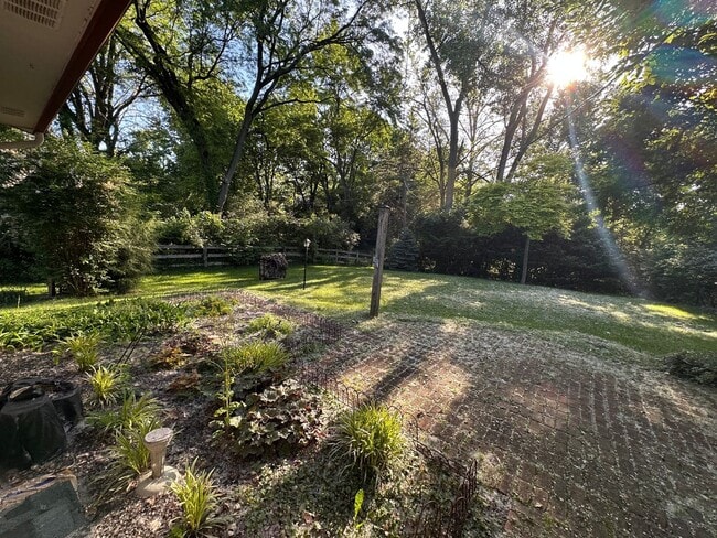 Building Photo - Stunning Single Family Home in “The Knolls”