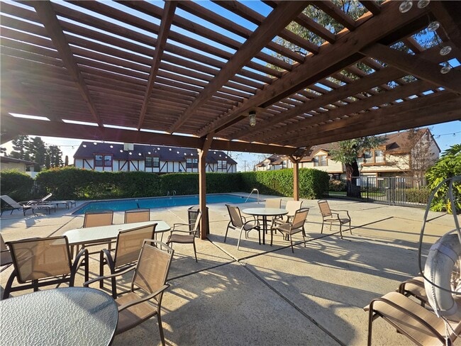 Building Photo - 1173 S Paula Dr