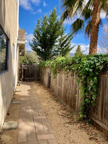 Private Gated Entry - 6213 Muirfield Dr