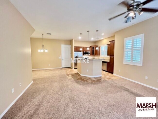 Building Photo - Very nice 3 bedroom town home with 2 car garage &amp; community pool in downtown Chandler!