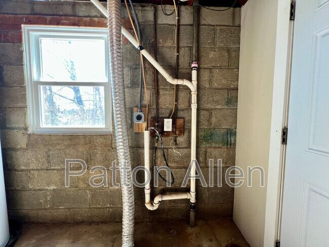 Building Photo - 135 Haynes St