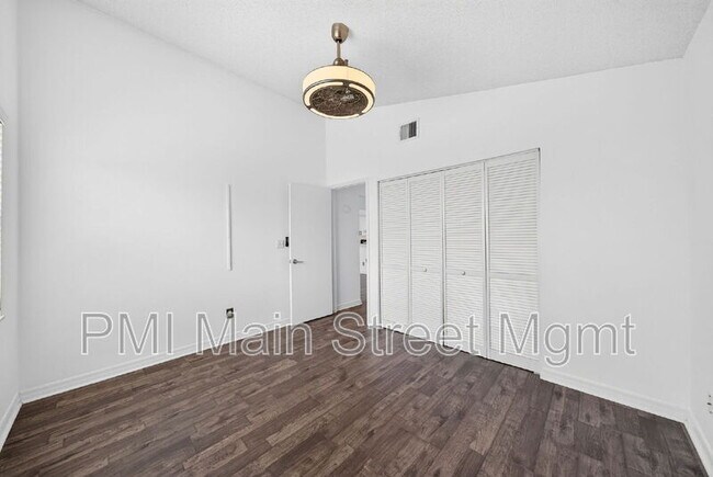 Building Photo - 2512 Woodgate Blvd