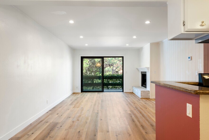 Building Photo - 4524 Tujunga Ave