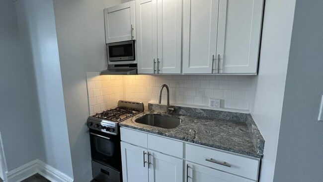 Building Photo - 230 N 19th St