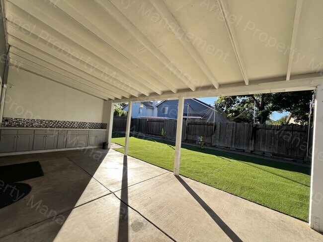 Building Photo - 5221 Moonlight Way
