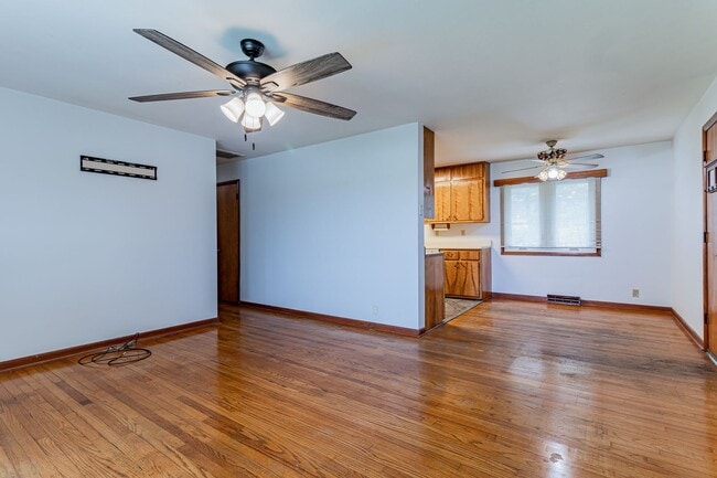 Building Photo - 3 bedroom, 1 bath ranch home! Close to I-74, on the local MTD bus line!! - Available 05/01/2026