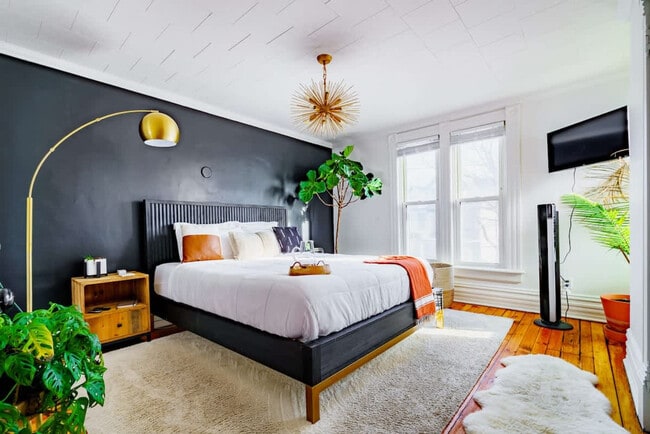 Building Photo - 254 W Poplar Ave