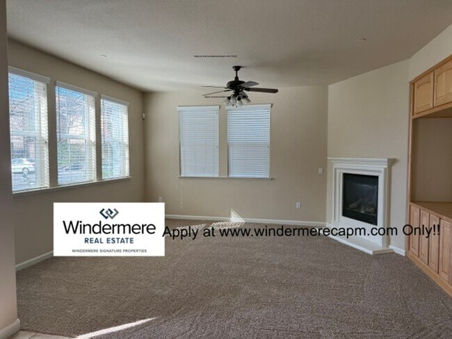 Building Photo - Gorgeous Turn Key Corner Condo In The Heart Of Natomas!