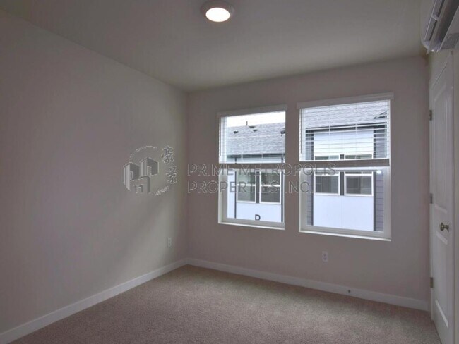 Building Photo - 15215 35th Ave W
