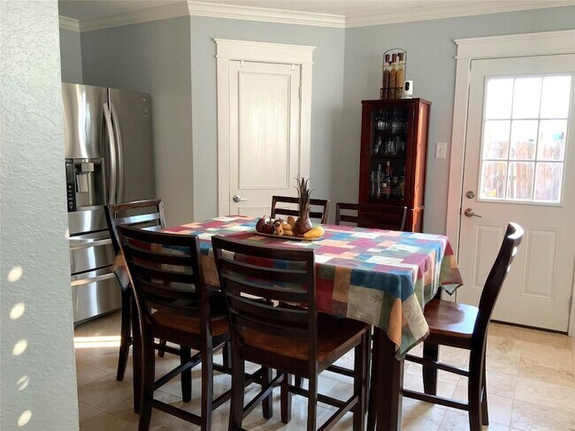 Building Photo - 15506 Red Pine Ridge Way