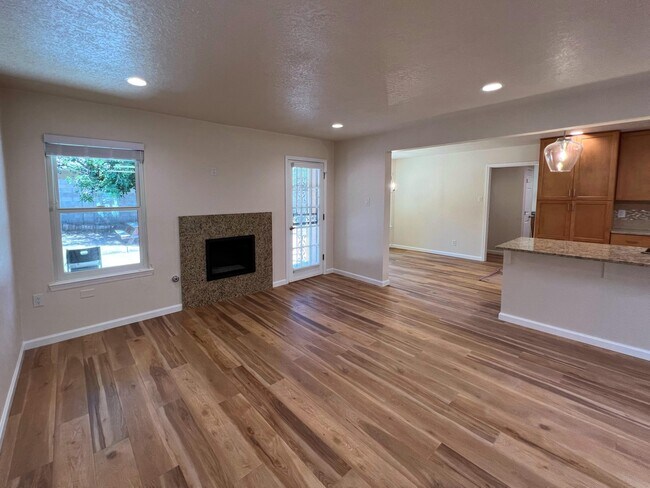 Building Photo - 4328 Magnolia Dr NE