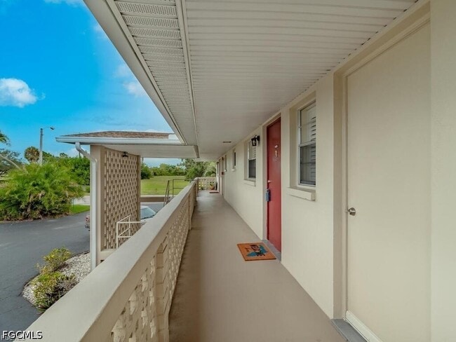 Building Photo - 1010 Tropic Terrace