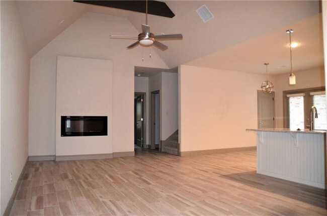 Building Photo - 1802 SW Riverstone Rd